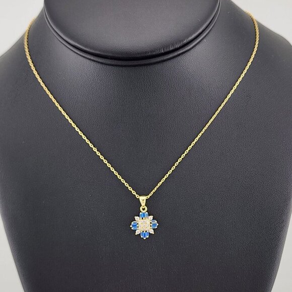 Delicate Sterling Silver 925 Snowflake Necklace – Winter-Inspired Elegance - Picture 1 of 5